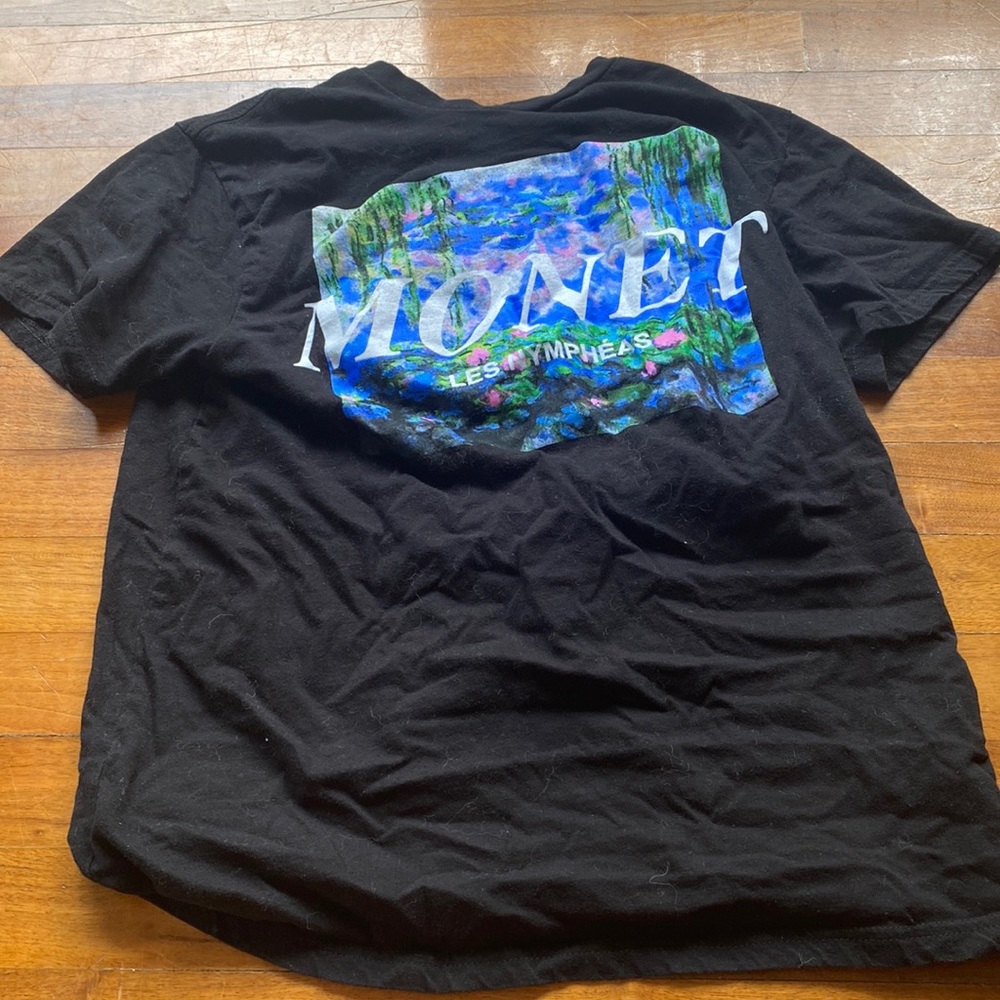 Black t-shirt and painting “Monet -Les Nymphaeas”. Size Medium